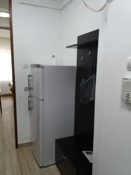 Inchiriez garsoniera decomandata 9 mai  Ploiesti - Imaginea 12