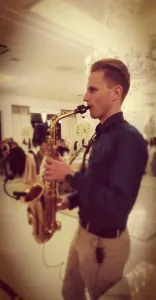 Saxofon muzica ambientala si muzica house