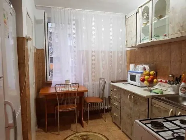 Vand apartament cu 4 camere - Imaginea 2