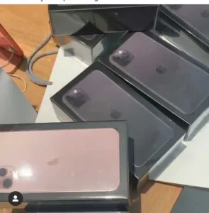 Apple iPhone si Samsung cu rbtelects