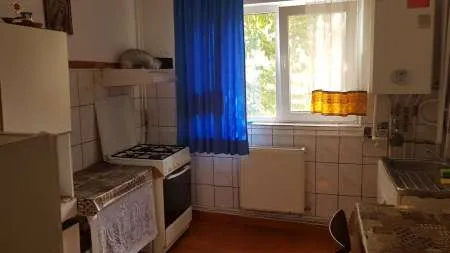 Proprietar apt 3 camere Gaesti Dambovita, et 1, centrala termica - Imaginea 5