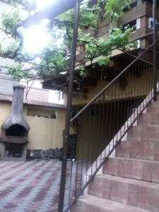 inchiriez garsoniera la casa