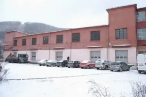 vand sau inchiriez hala industriala cu spatii de birouri