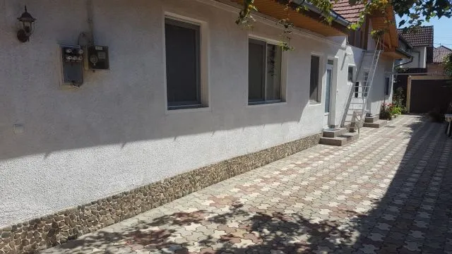 Ocazie! ! ! Ofer spre vanzare casa in Fagaras zona centrala, 4 camere, singur in curte, recent renovata modern, mobilata si util - Imaginea 1