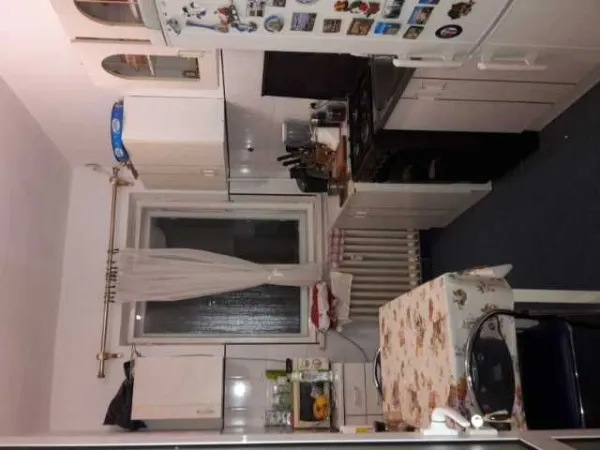 Inchiriez apartament ultracentral. Unic pe etaj. - Imaginea 3
