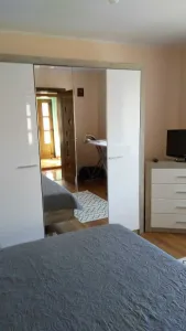 inchiriez casa cu doua dormitoare targu ocna