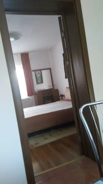 inchiriez casa cu doua dormitoare targu ocna - Imaginea 2