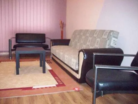 inchiriez apartament - Imaginea 1