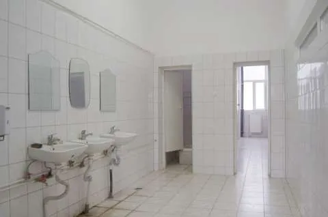 vand sau inchiriez hala industriala cu spatii de birouri - Imaginea 8