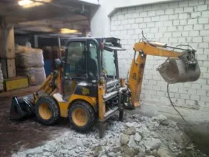 Bobcat cu picon miniexcavator Bucuresti si ilfov, Chitila, Mogosoaia, Otopeni, Buftea, Corbeanca, Voluntari, Tunari.