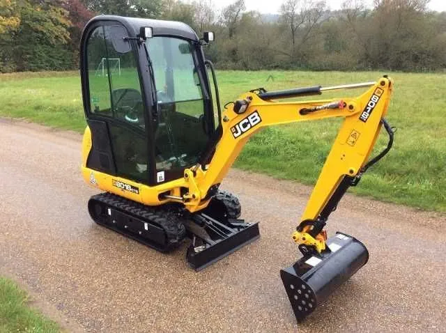 Excavator JCB 801c8CTS - Imaginea 2