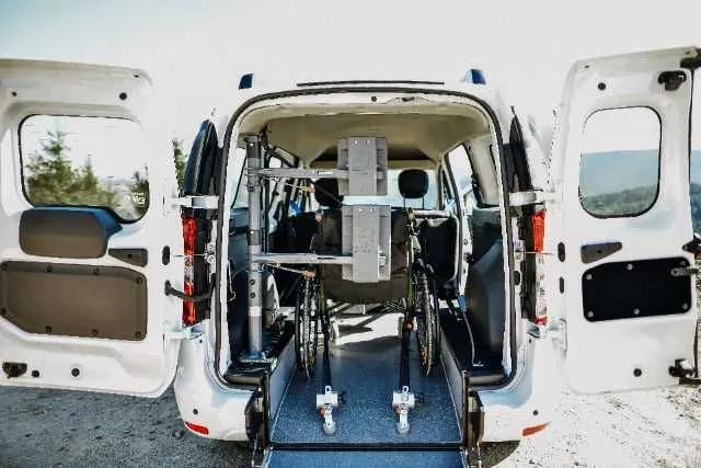Transport persoane cu handicap - Imaginea 2