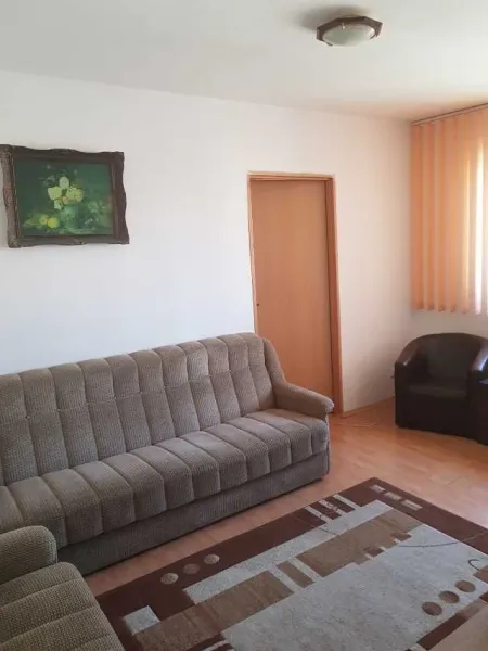 apartament de inchiriat - Imaginea 1