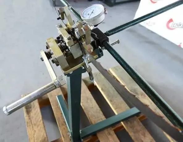 Fierastrau pentru fixarea dintilor ( Sawmill Blade Tooth Setter) Lenker DWS- 2 - Imaginea 2