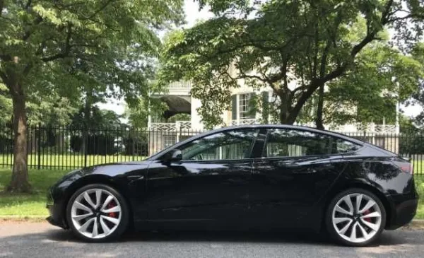 Tesla Model 3 - Imaginea 1