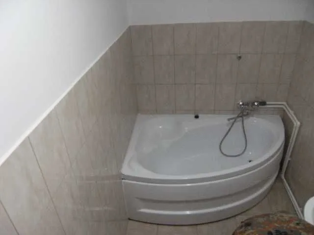 GARSONIERA DE INCHIRIAT COMANESTI - Imaginea 4