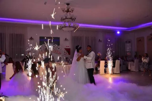 Servicii Foto- Video- Audio - Nunta, Botez, Aniversari, Petreceri private - Imaginea 4