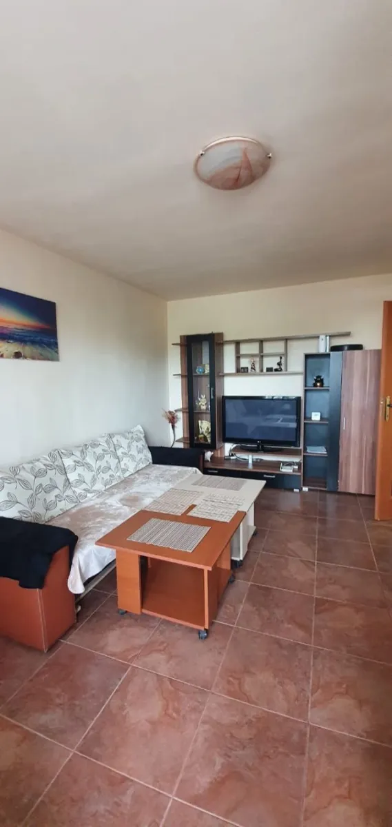 Apartament de inchiriat la mare - Imaginea 2