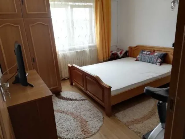 VAND APARTAMENT CU 2 CAMERE - Imaginea 2