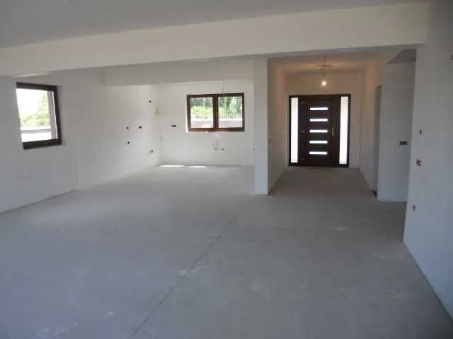 Casa la 5minute de ORADEA ( loc. SANTANDREI) 300 MP CONSTRUIT TOATE UTILITATILE - Imaginea 4