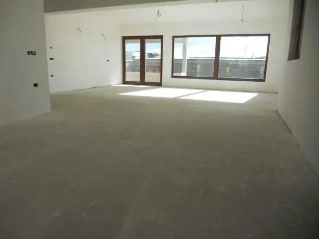 Casa la 5minute de ORADEA ( loc. SANTANDREI) 300 MP CONSTRUIT TOATE UTILITATILE - Imaginea 5