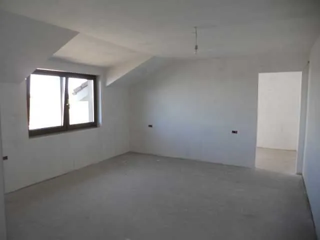 Casa la 5minute de ORADEA ( loc. SANTANDREI) 300 MP CONSTRUIT TOATE UTILITATILE - Imaginea 6