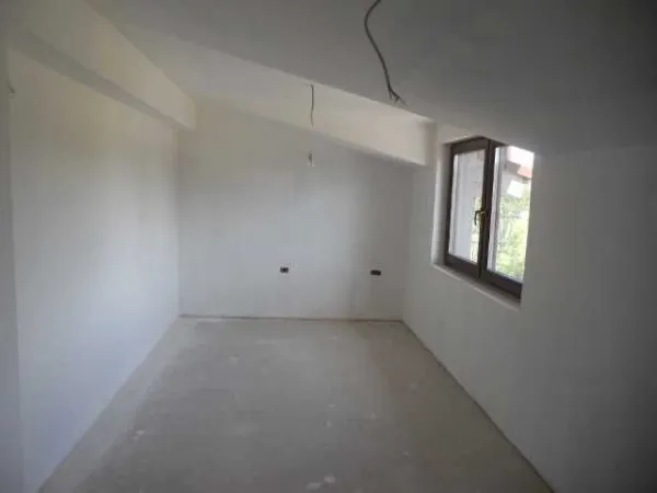 Casa la 5minute de ORADEA ( loc. SANTANDREI) 300 MP CONSTRUIT TOATE UTILITATILE - Imaginea 8