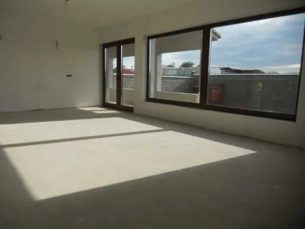 Casa la 5minute de ORADEA ( loc. SANTANDREI) 300 MP CONSTRUIT TOATE UTILITATILE - Imaginea 11