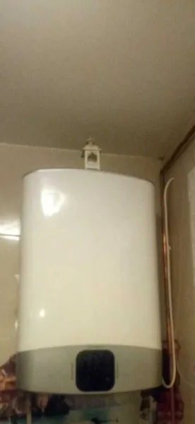 Vind urgent boiler ariston de cea mai buna calitate este ca nou are in interior protectie din titan - Imaginea 1