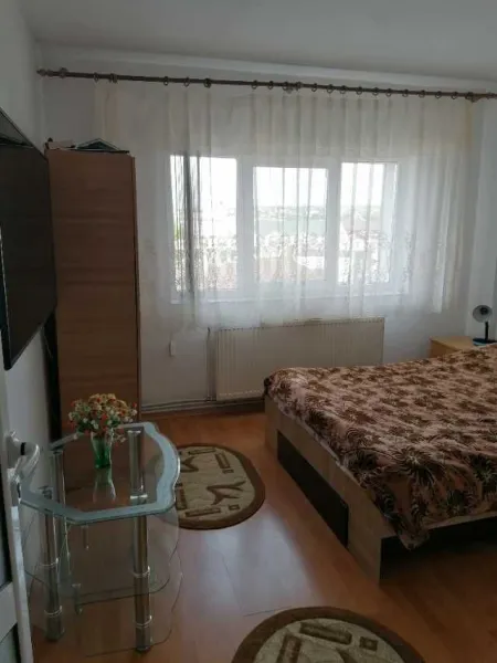 Apartament cu 3 camere - Imaginea 1