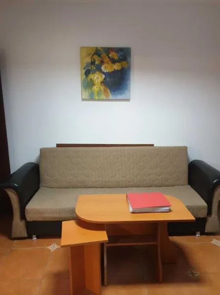 Vand garsoniera decomandata in centrul Craiovei - Imaginea 1