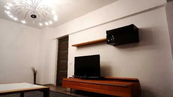 Proprietar vand apartament ultracentral statiunea Calimanesti - Imaginea 2