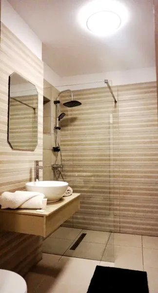 Proprietar vand apartament ultracentral statiunea Calimanesti - Imaginea 7