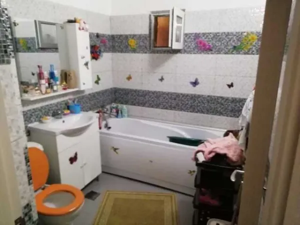 Vand Schimb apartament cu casa - Imaginea 7