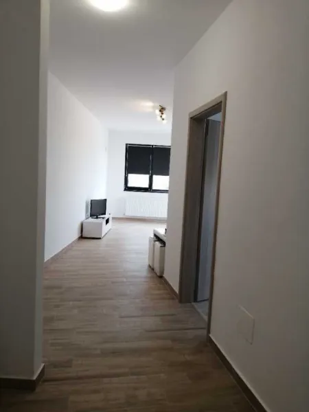 Inchiriez apartament 3 camere pt. 2 studente/ studenti - Imaginea 4