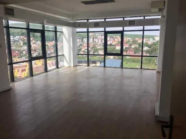 Se ofera spre inchiriere spatii comerciale si birouri, cu suprafata intre 28- 60mp - Imaginea 2
