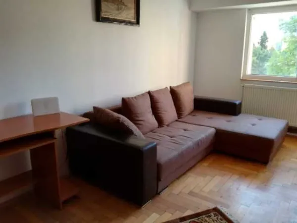 inchiriere apartament 3 camere Brasov strada De Mijloc nr. 150 - Imaginea 3