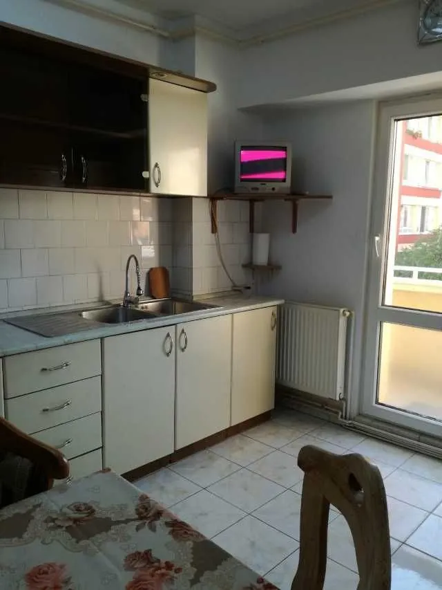 inchiriere apartament 3 camere Brasov strada De Mijloc nr. 150 - Imaginea 6