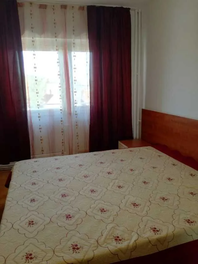 inchiriere apartament 3 camere Brasov strada De Mijloc nr. 150 - Imaginea 12