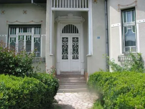 Vand Casa Brad strada Horia - Imaginea 1
