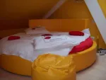 Apartament cu o camera si mansarda in zona centrala - Miniatura 2