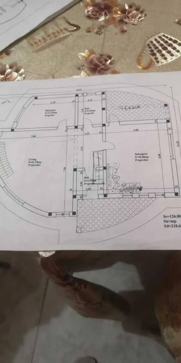 Constructii case la rosu - Imaginea 4