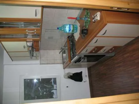 Vand apartament 2 camere, in deal langa piata - Imaginea 3
