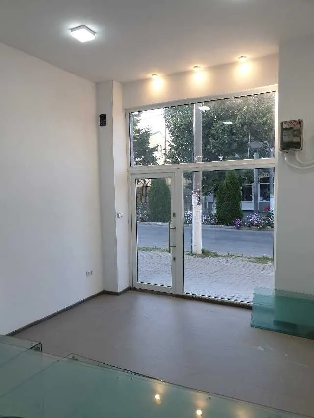 Inchiriez spatiu comercial - Imaginea 2