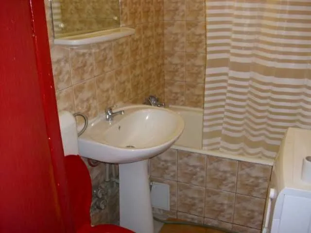 Inchiriez apartament 3 camere Drumul Taberei langa Auchan - Imaginea 8