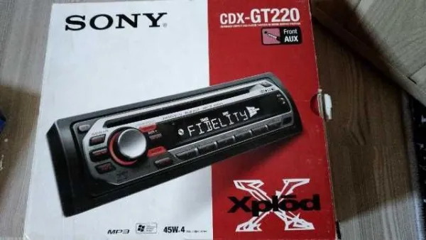 vand radio cd   CDX - 220 SONY in perfecta stare c- a nou - Imaginea 1