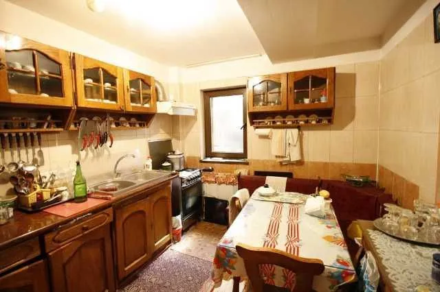 vand/ schimb vila pentru doua familii - Imaginea 6