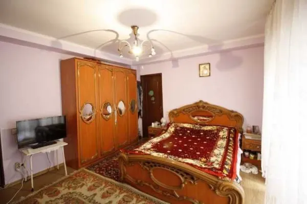 vand/ schimb vila pentru doua familii - Imaginea 7