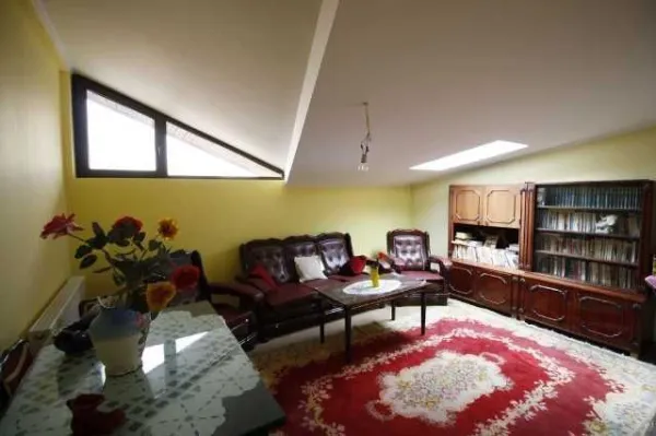 vand/ schimb vila pentru doua familii - Imaginea 9
