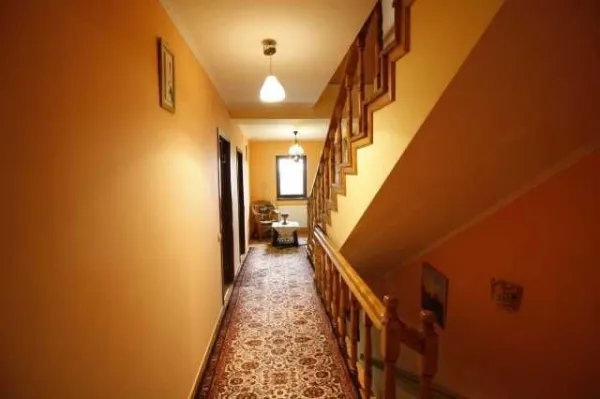 vand/ schimb vila pentru doua familii - Imaginea 10
